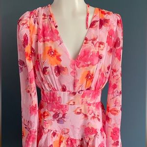 Beautiful dress ! I have a medium and large junior sizes!